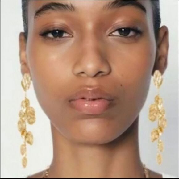New ZARA Gold Hammered Pieces Fringe dangle earrings - Picture 7 of 9